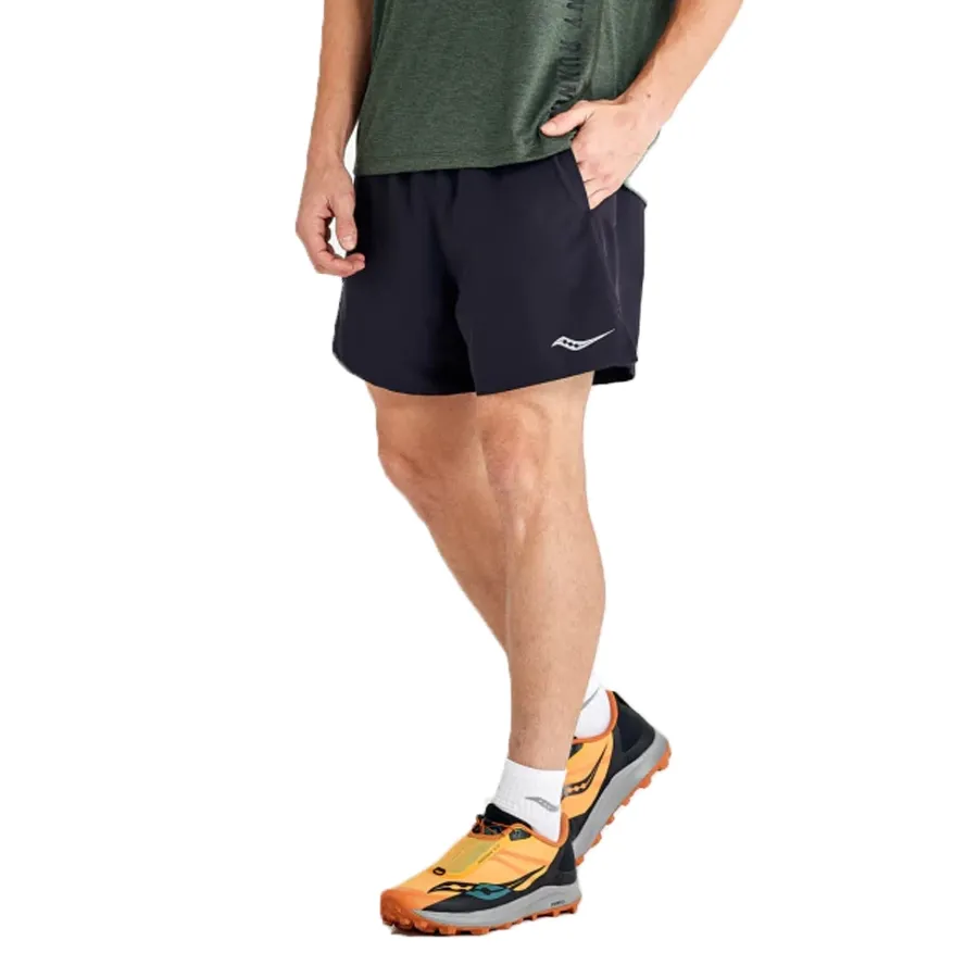 Imagen 1 de 5 de Shorts Saucony Outpace 5"-NEGRO