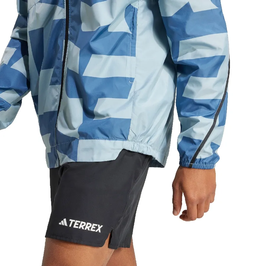 Imagen 4 de 5 de Campera adidas Mt Print Wind J-CELESTE/AZUL