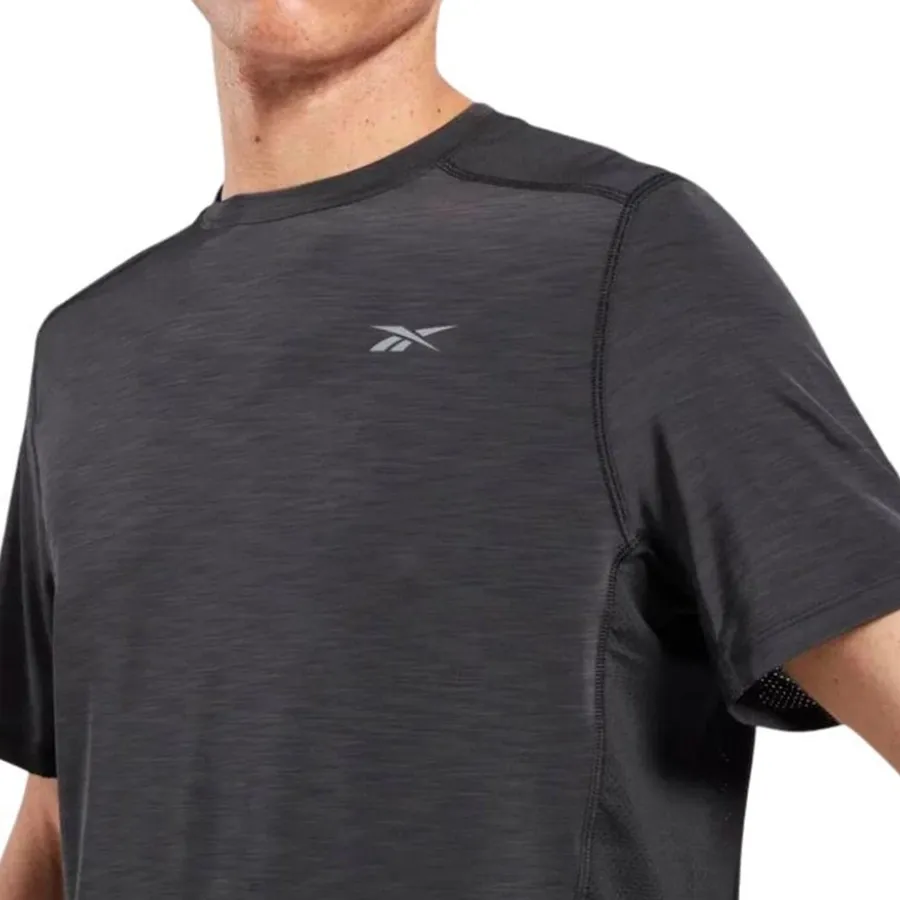 Imagen 3 de 5 de Remera Reebok Solid Athlete-NEGRO