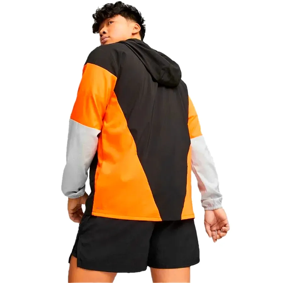 Imagen 3 de 4 de Campera Puma Run Lightweight-NEGRO/NARANJA FLUOR