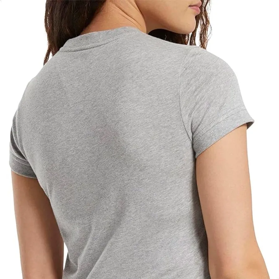 Imagen 5 de 6 de Remera Reebok Texture Logo-GRIS/BLANCO
