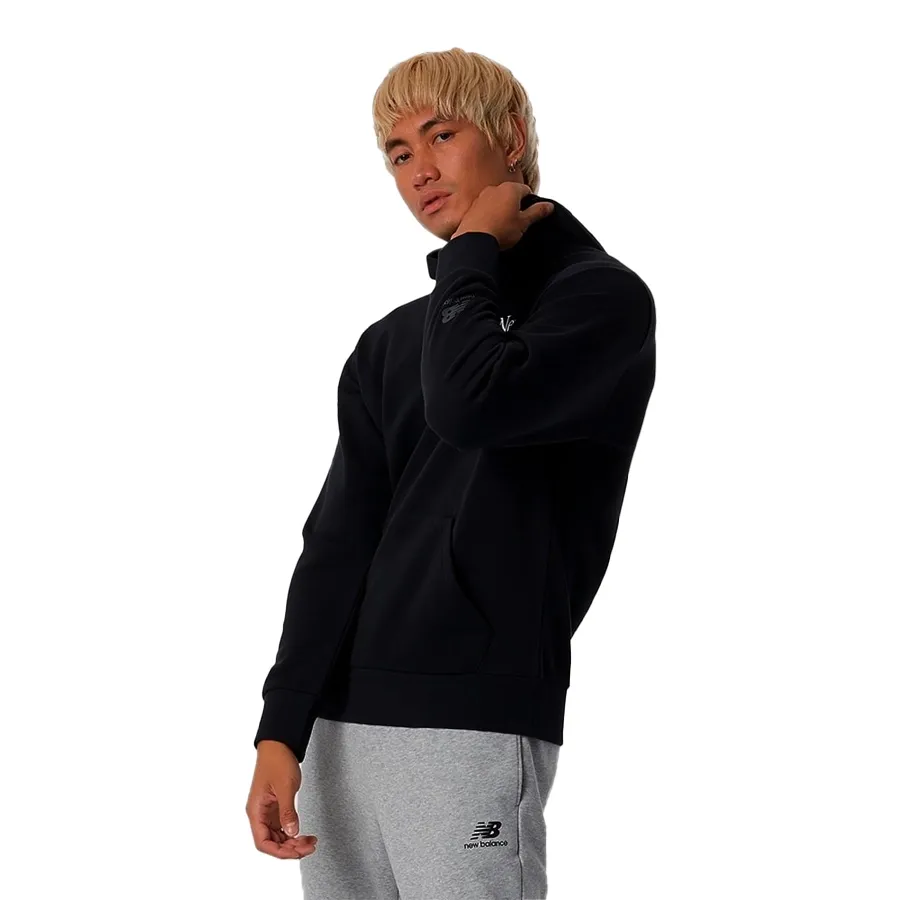 Imagen 1 de 4 de Buzo New Balance Essentials Celebrate-NEGRO