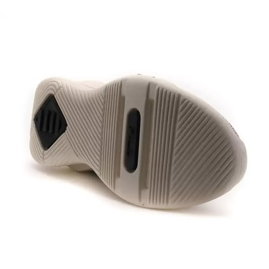 Imagen 2 de 5 de Zapatillas Fila Essential-BORDO