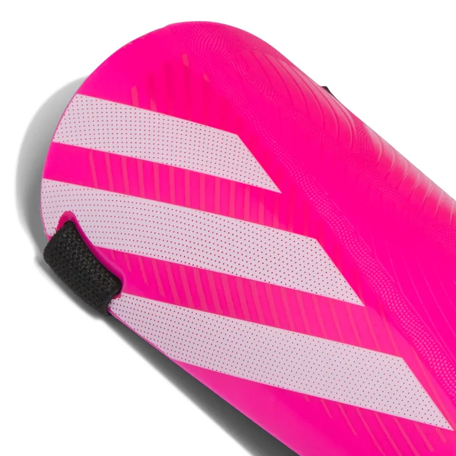 Imagen 1 de 3 de Canilleras adidas Tiro Match-FUCSIA/BLANCO/NEGRO