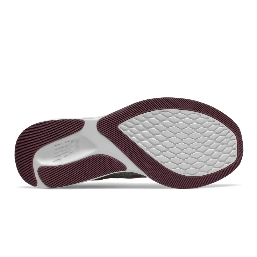 Imagen 4 de 5 de Zapatillas New Balance Pesu-GRIS/GRAFITO/ROJO