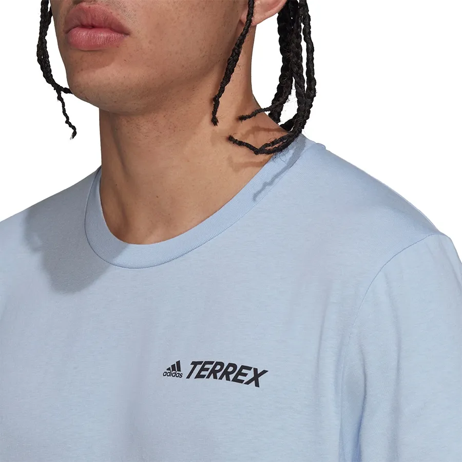 Imagen 3 de 5 de Remera adidas Terrex Mountain Landscape-CELESTE/NEGRO