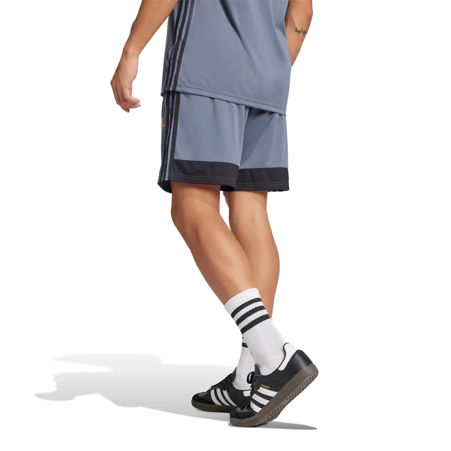 Imagen 2 de 5 de Shorts adidas Tiro Essential-GRIS/NARANJA