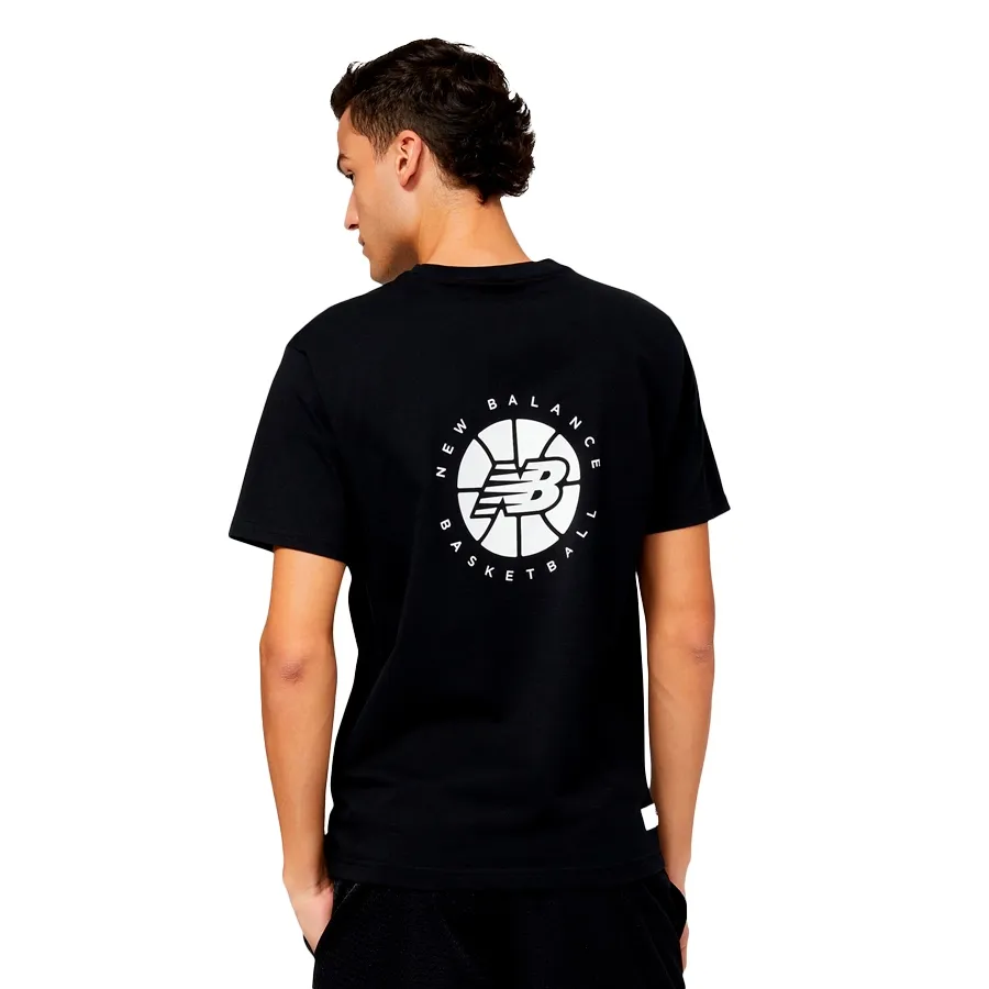 Imagen 1 de 3 de Remera New Balance Hoops Essentials-NEGRO