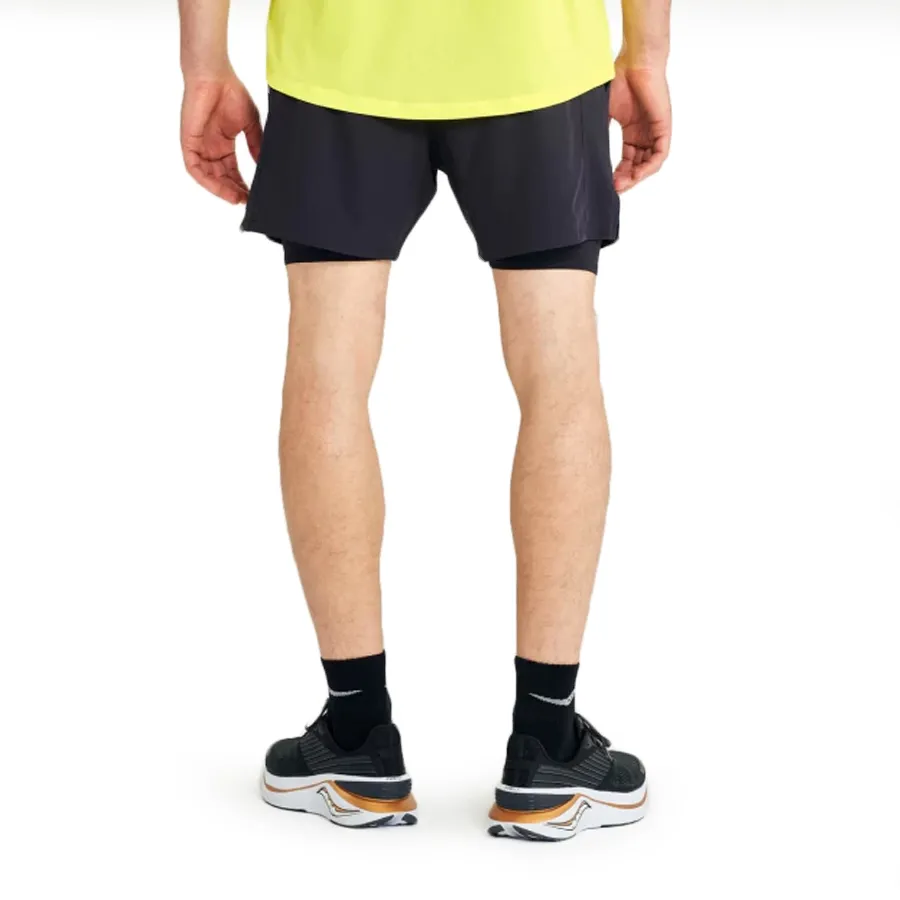 Imagen 1 de 5 de Shorts Saucony Outpace 2 en 1-NEGRO