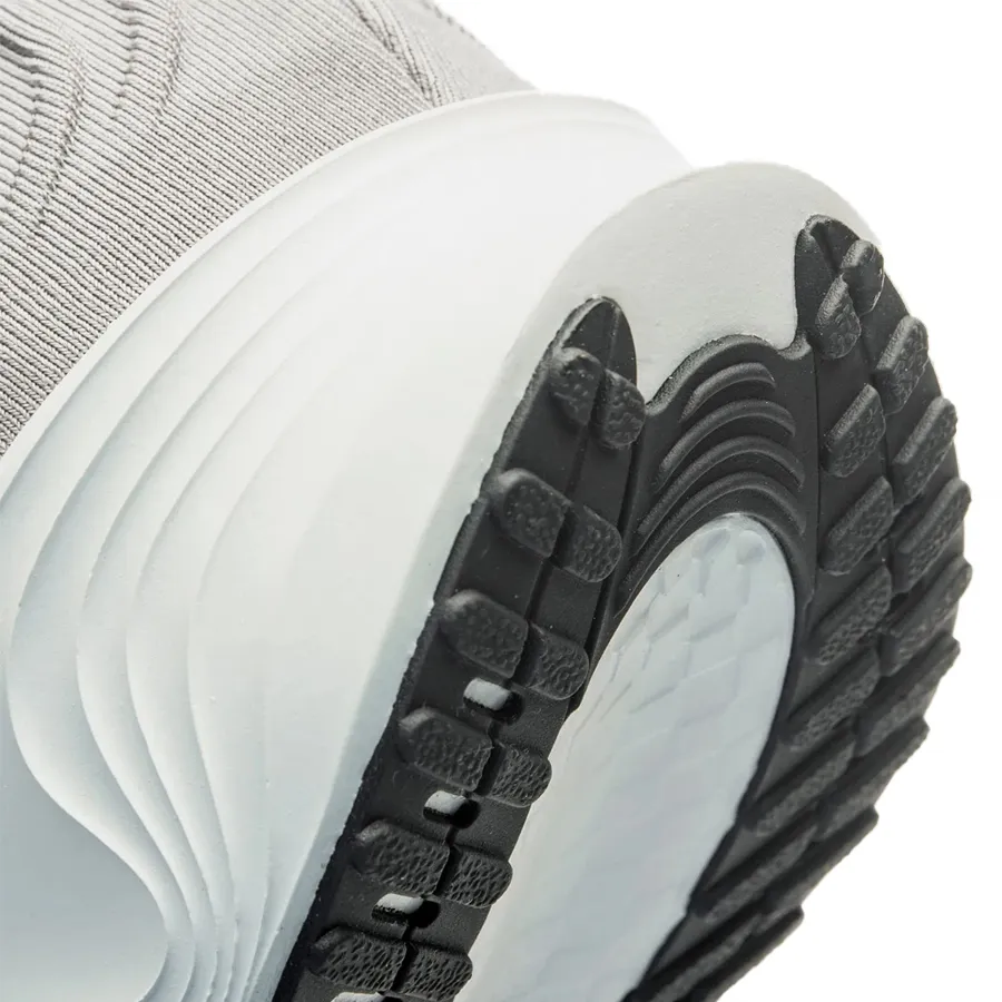 Imagen 8 de 9 de Zapatillas Fila Magnus-PLATA/LIMA