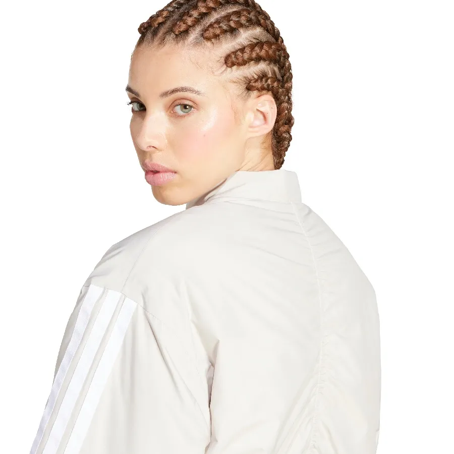 Imagen 3 de 5 de Campera adidas Bómber Corta Térmica Essentials 3 Tiras-BEIGE