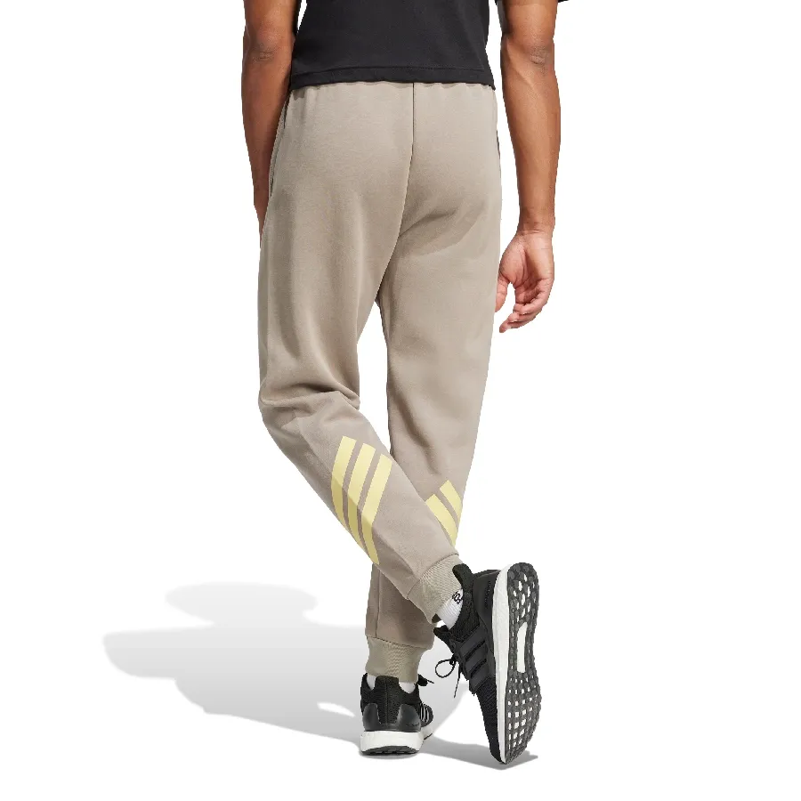 Imagen 2 de 5 de Pantalón adidas Future Icons 3 Tiras-BEIGE/AMARILLO