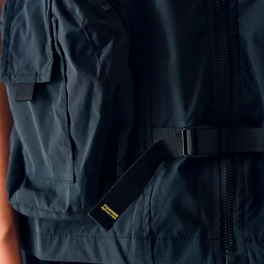 Imagen 3 de 5 de Chaleco Topper Frey x Revolver-NEGRO