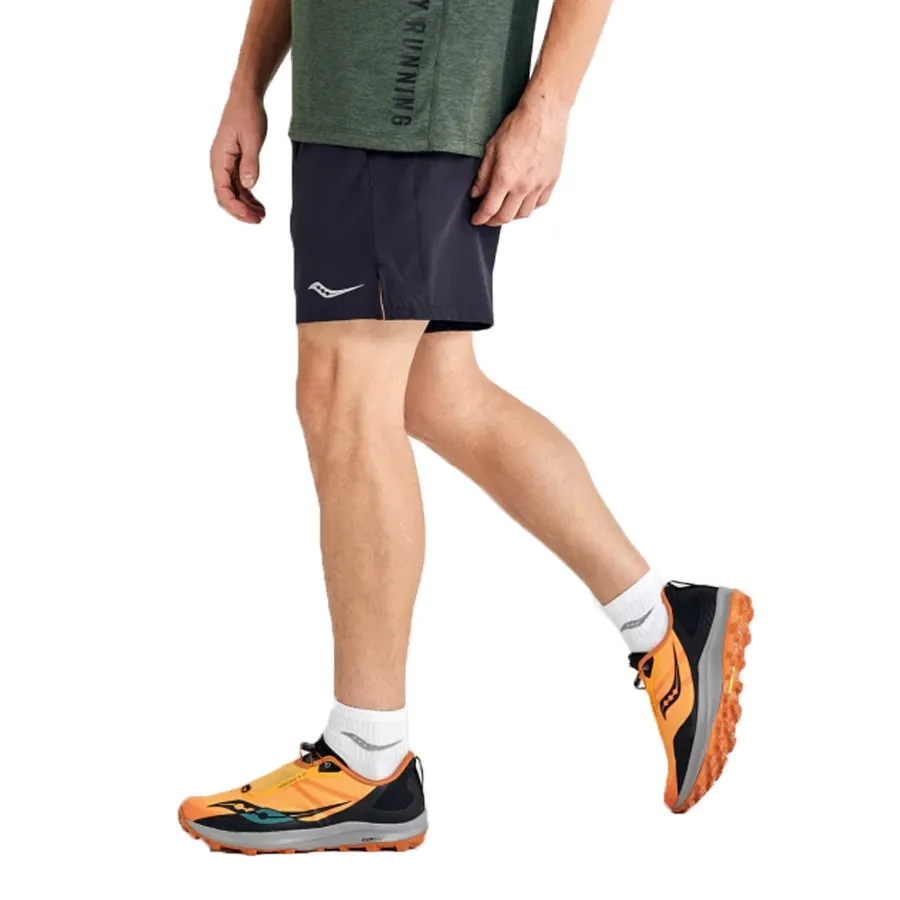 Imagen 2 de 5 de Shorts Saucony Outpace 5"-NEGRO