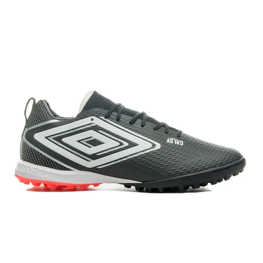 Imagen 0 de 5 de Botines Umbro Astro-NEGRO/BLANCO/CORAL
