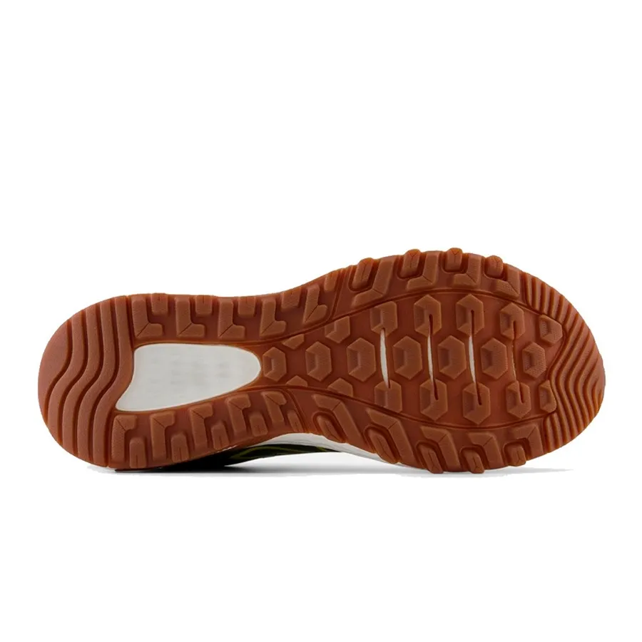 Imagen 3 de 4 de Zapatillas New Balance 410v8-VERDE MILITAR/NEGRO/AMARILLO