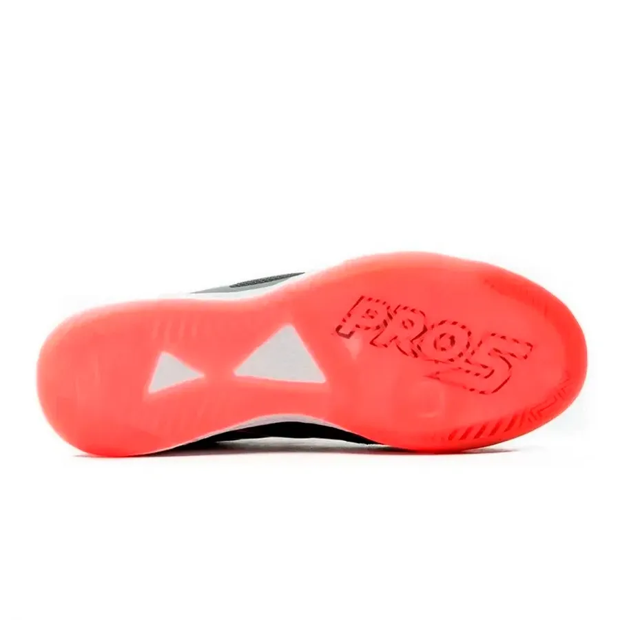 Imagen 2 de 4 de Botines Umbro Sala Pro 5 Bump-NEGRO/PLATA/CORAL