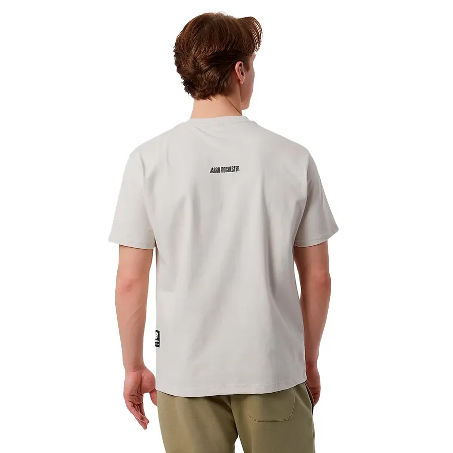 Imagen 1 de 3 de Remera New Balance Athletics Jacob Rochester-BEIGE