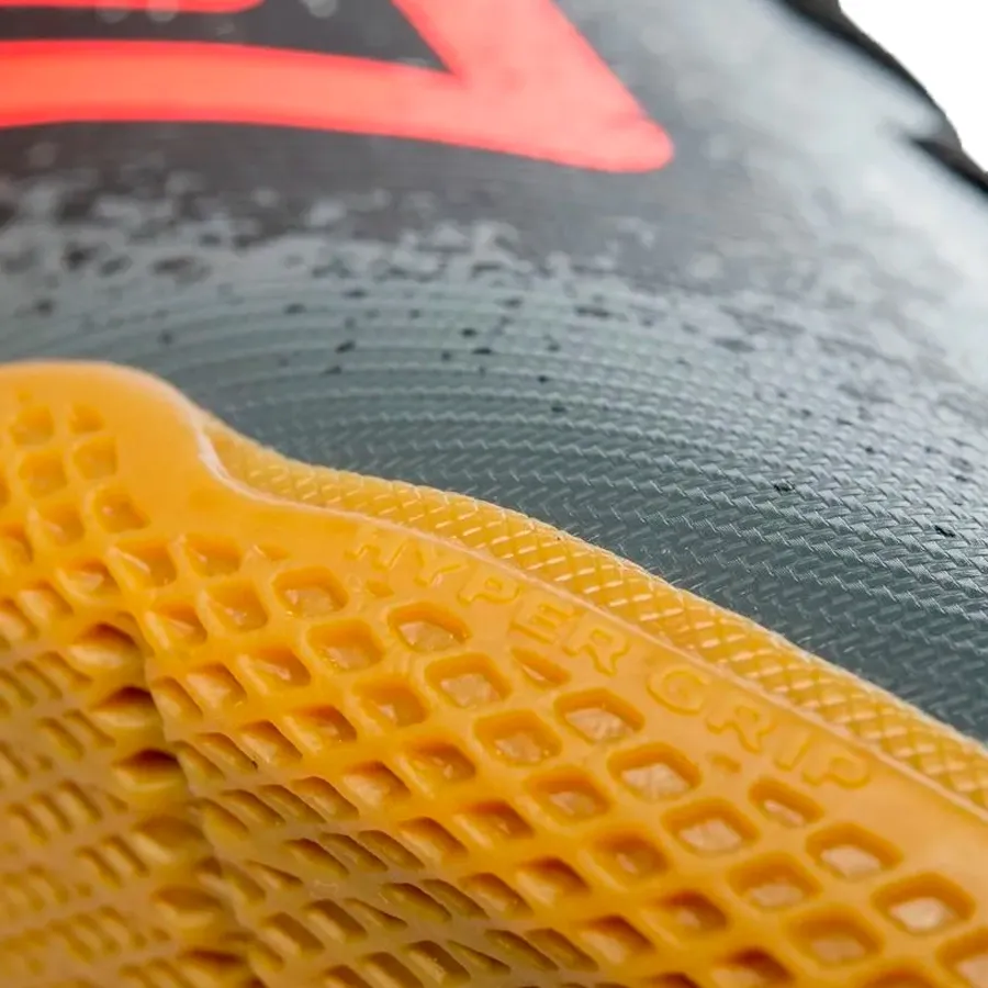 Imagen 5 de 7 de Botines Umbro Sala Cosmic-GRAFITO/CORAL/NEGRO