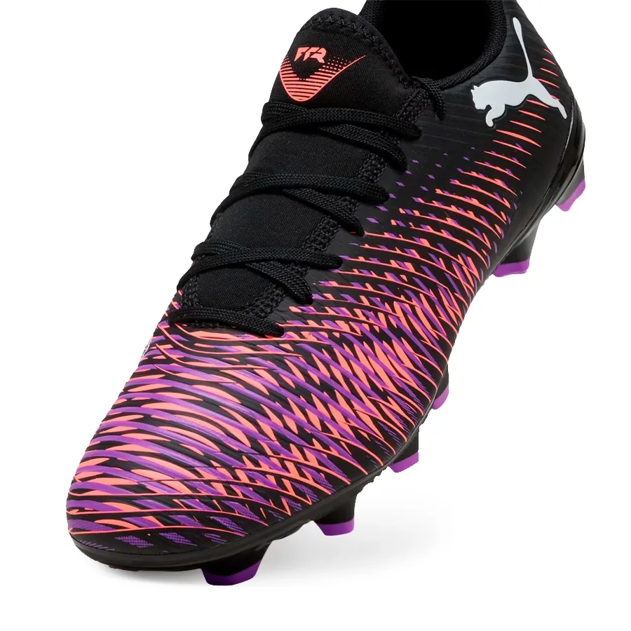 Imagen 1 de 6 de Botines Puma Future 8 play FG/AG-NEGRO/NARANJA FLUOROSCENTE/VIOLETA