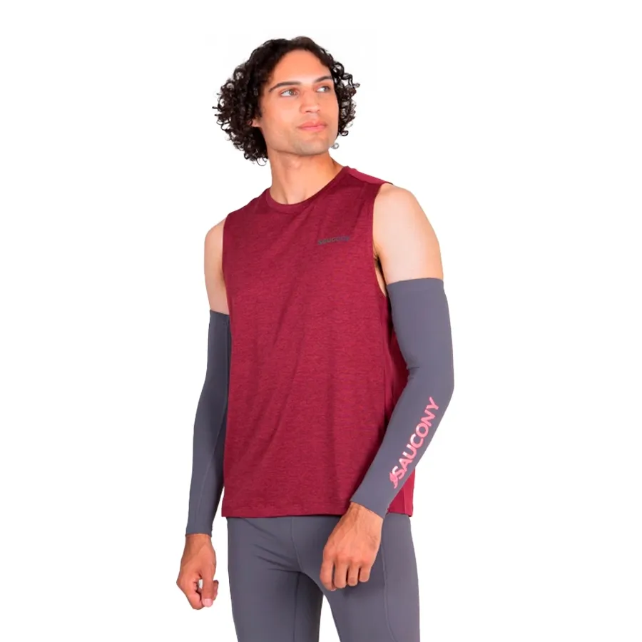 Imagen 0 de 4 de Musculosa Saucony Elevate-BORDO