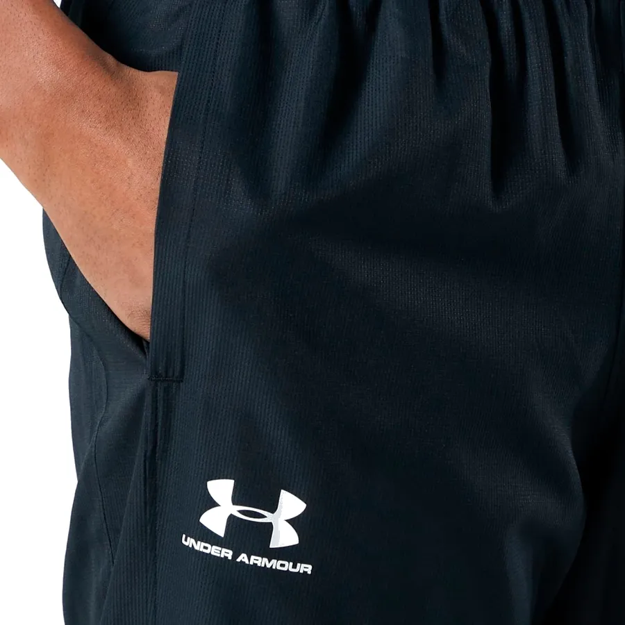 Imagen 1 de 3 de Pantalón Under Armour Vital Woven-NEGRO