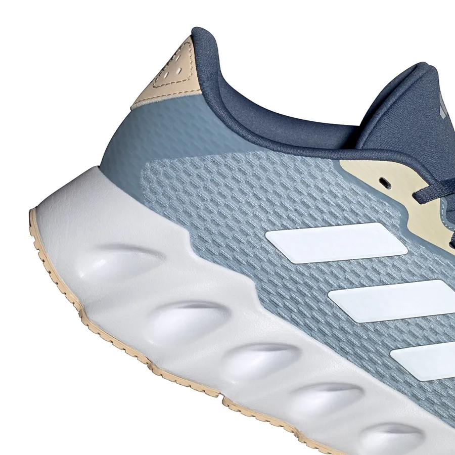 Imagen 6 de 8 de Zapatillas adidas Switch Run-CELESTE/PLATA/DORADO
