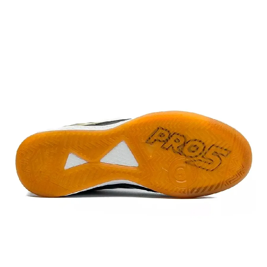 Imagen 3 de 4 de Botines Umbro Botín Sala Pro 5 Bump In-NEGRO/DORADO