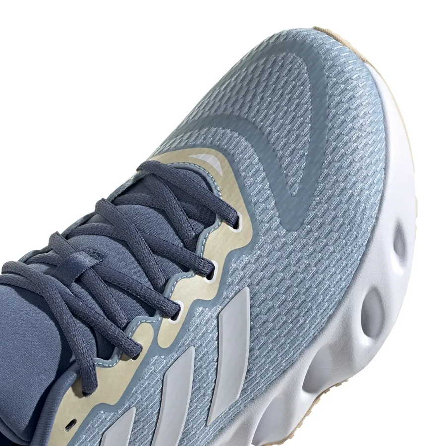 Imagen 5 de 8 de Zapatillas adidas Switch Run-CELESTE/PLATA/DORADO