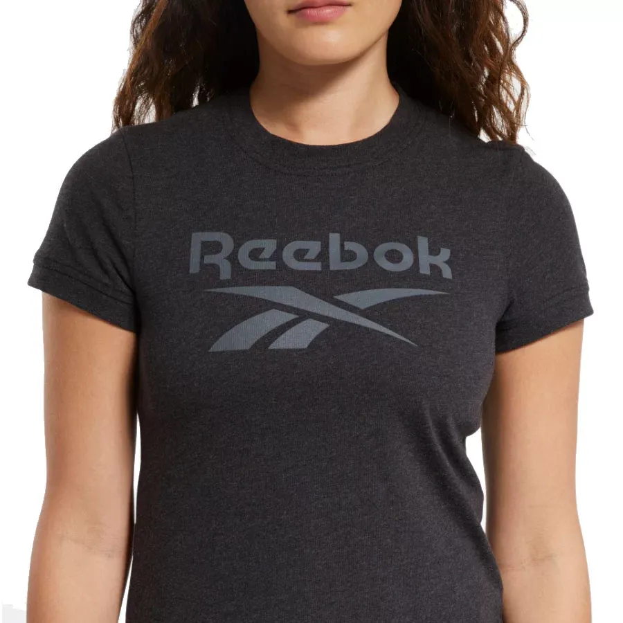 Imagen 3 de 6 de Remera Reebok Texture Logo-NEGRO