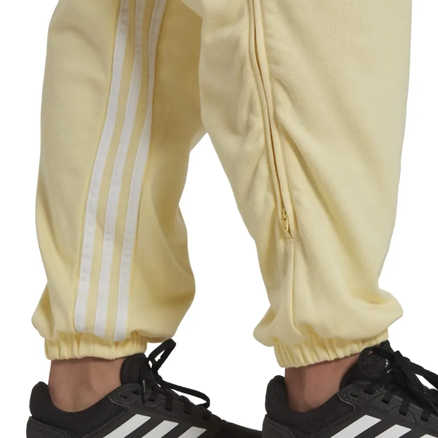 Imagen 4 de 5 de Pantalón adidas Hyperglam 3 Tiras Holgado-AMARILLO PASTEL/BLANCO