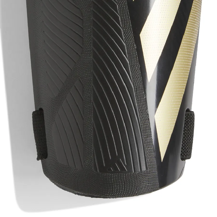 Imagen 1 de 3 de Canilleras adidas Tiro-NEGRO/DORADO