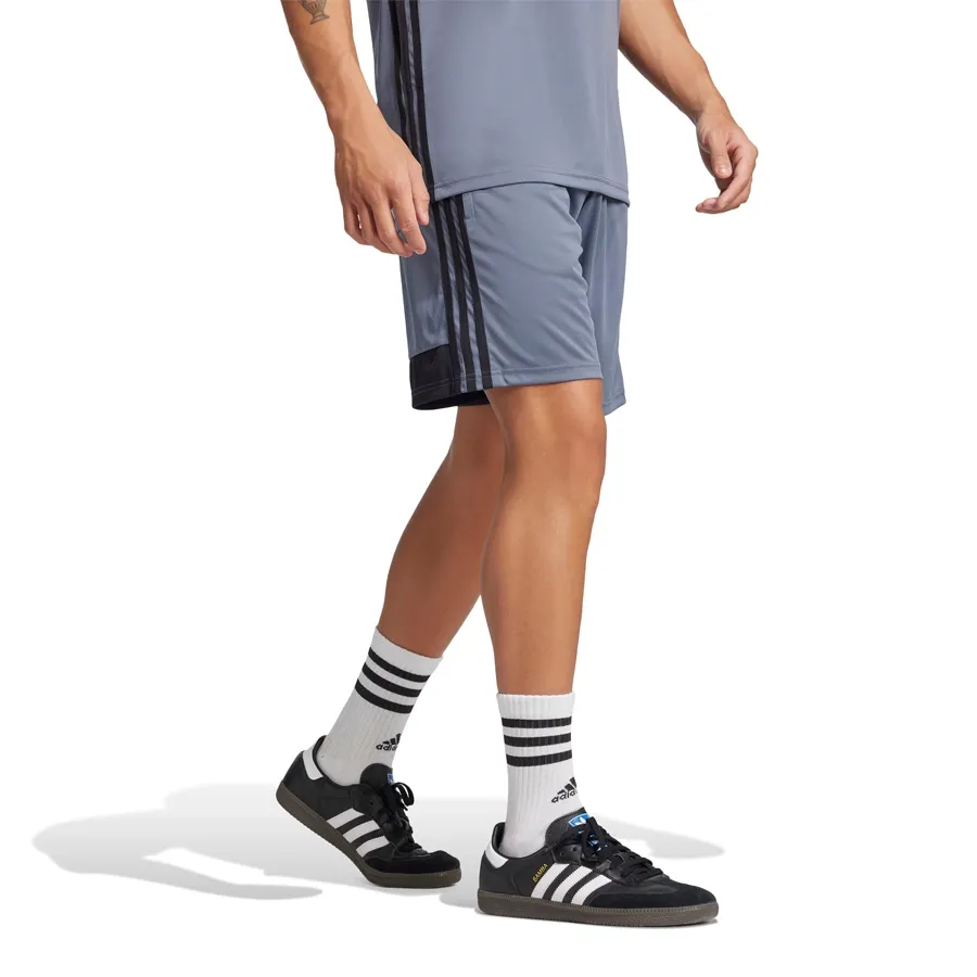 Imagen 0 de 5 de Shorts adidas Tiro Essential-GRIS/NARANJA