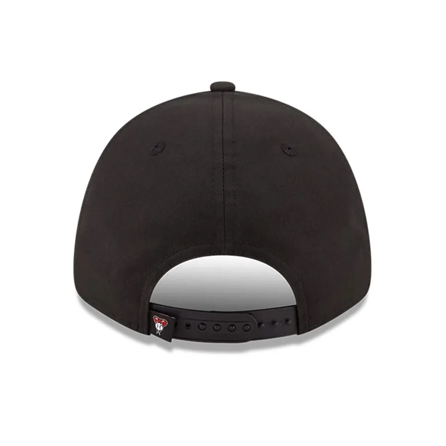 Imagen 1 de 2 de Gorra New Era Elemental 9Forty-NEGRO