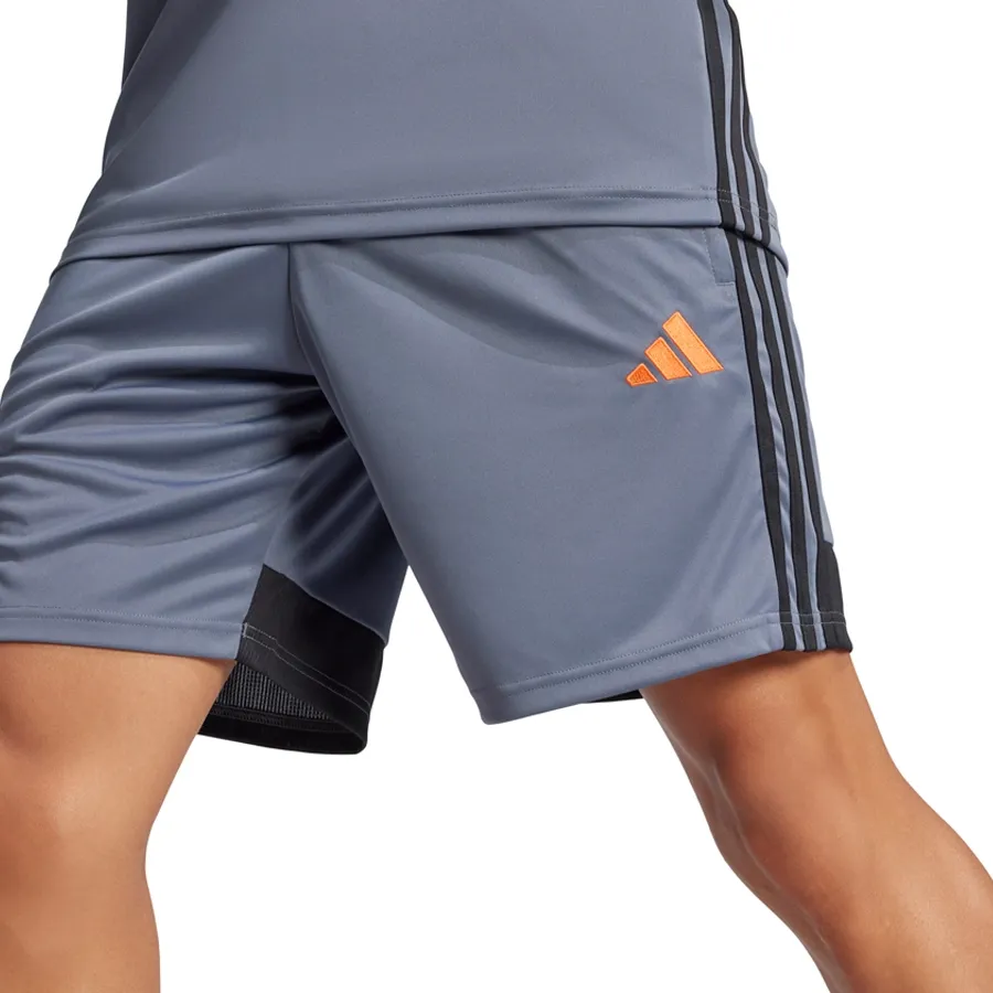 Imagen 3 de 5 de Shorts adidas Tiro Essential-GRIS/NARANJA