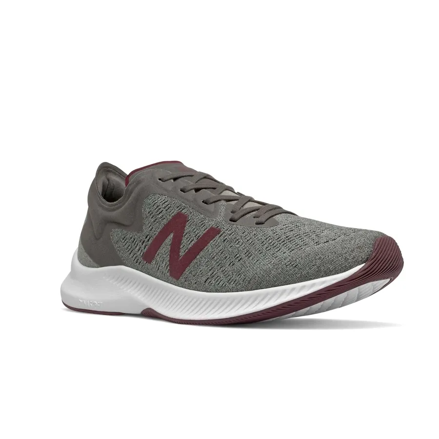 Imagen 2 de 5 de Zapatillas New Balance Pesu-GRIS/GRAFITO/ROJO
