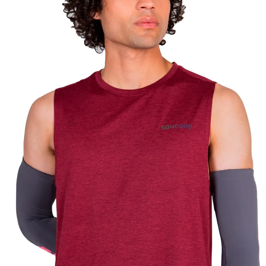 Imagen 1 de 4 de Musculosa Saucony Elevate-BORDO