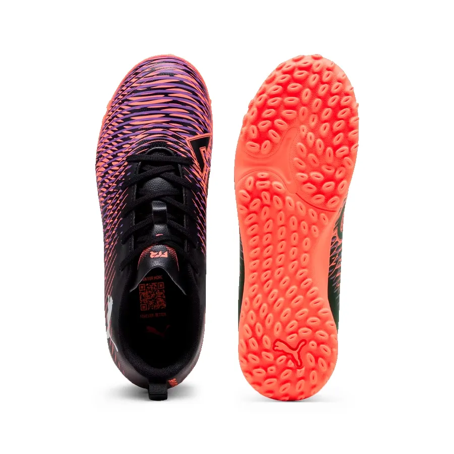 Imagen 4 de 6 de Botines Puma Future 8 play Tt Jr-NEGRO/VIOLETA/NARANJA