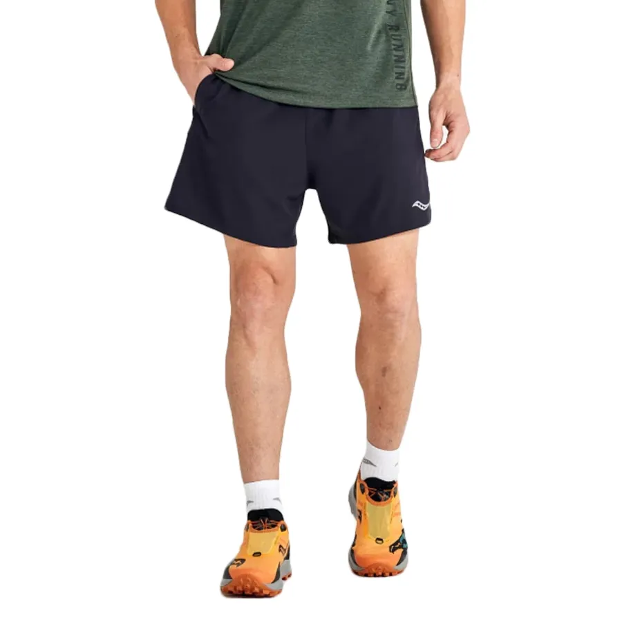 Imagen 0 de 5 de Shorts Saucony Outpace 5"-NEGRO