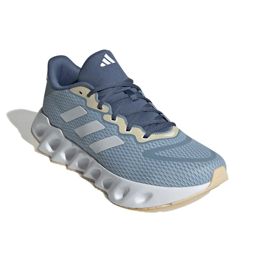 Imagen 1 de 8 de Zapatillas adidas Switch Run-CELESTE/PLATA/DORADO