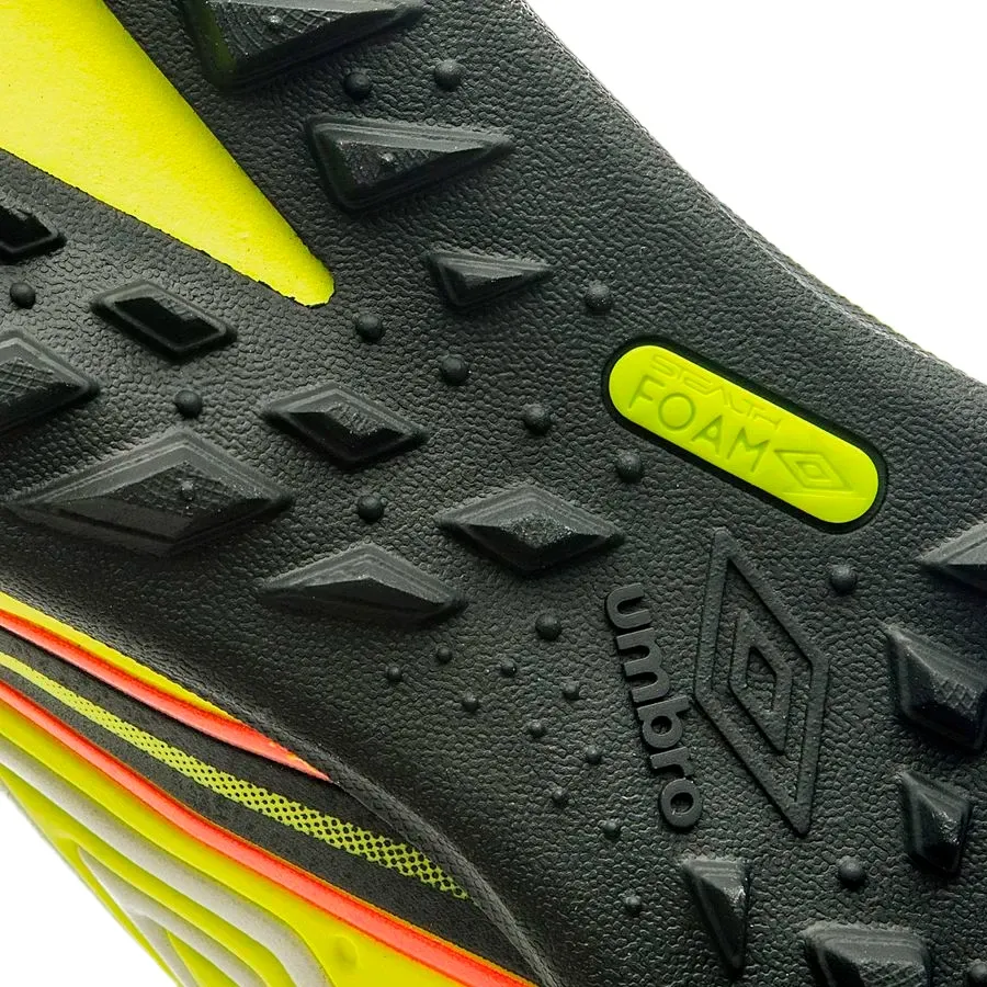 Imagen 6 de 7 de Botines Umbro Sintético Score-LIMA/NEGRO/BLANCO