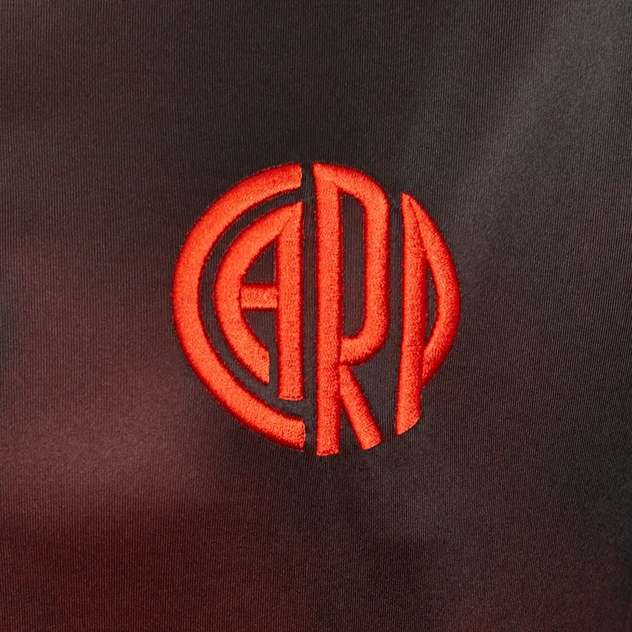 Imagen 2 de 3 de Camiseta adidas De Calentamiento River Plate-ROJO/NEGRO