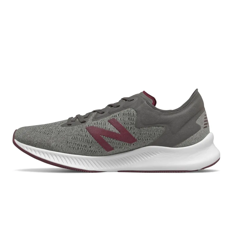 Imagen 1 de 5 de Zapatillas New Balance Pesu-GRIS/GRAFITO/ROJO