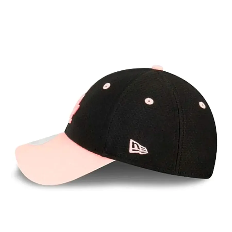 Imagen 2 de 3 de Gorra New Era 940Af-NEGRO/ROSA