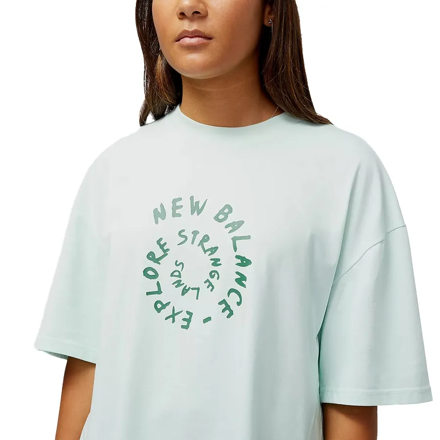 Imagen 3 de 4 de Remera New Balance At Graphic-VERDE