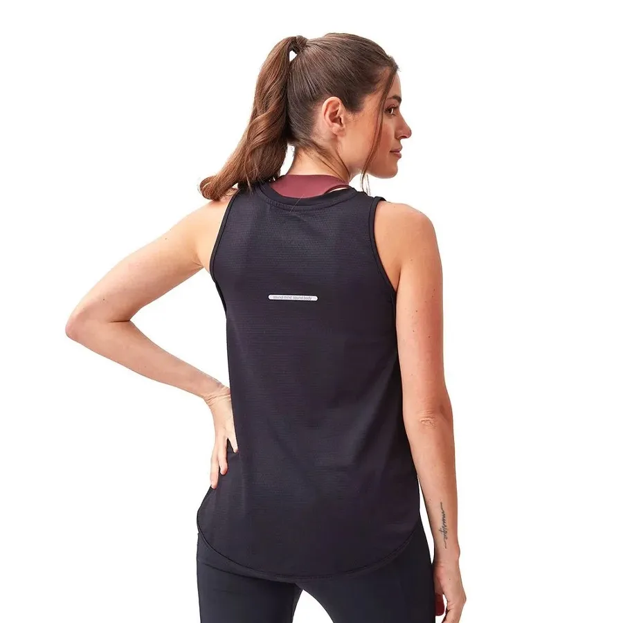 Imagen 1 de 4 de Musculosa Asics Mesh Aw22-NEGRO
